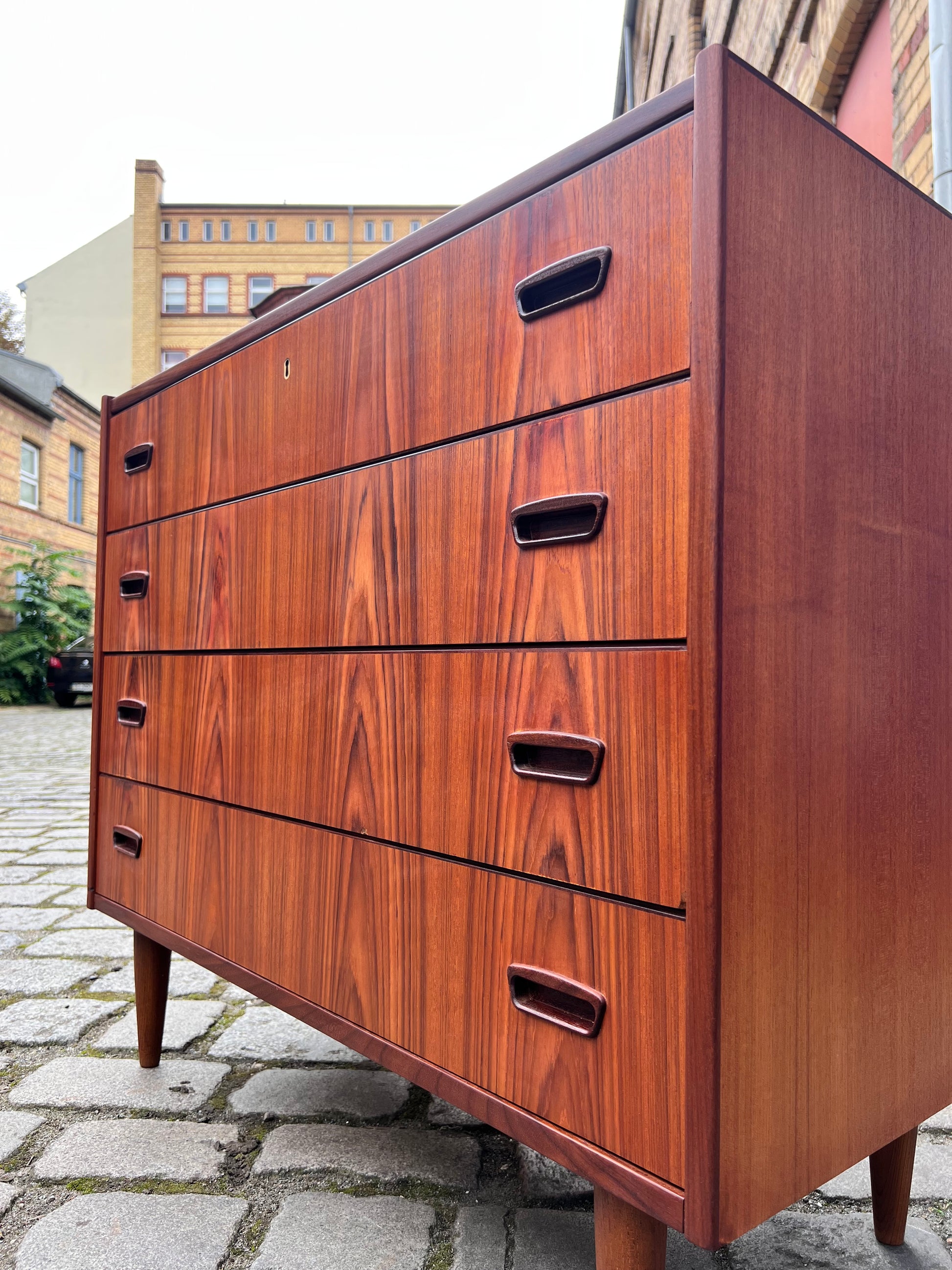 Flache Kommode Teak aus Dänemark