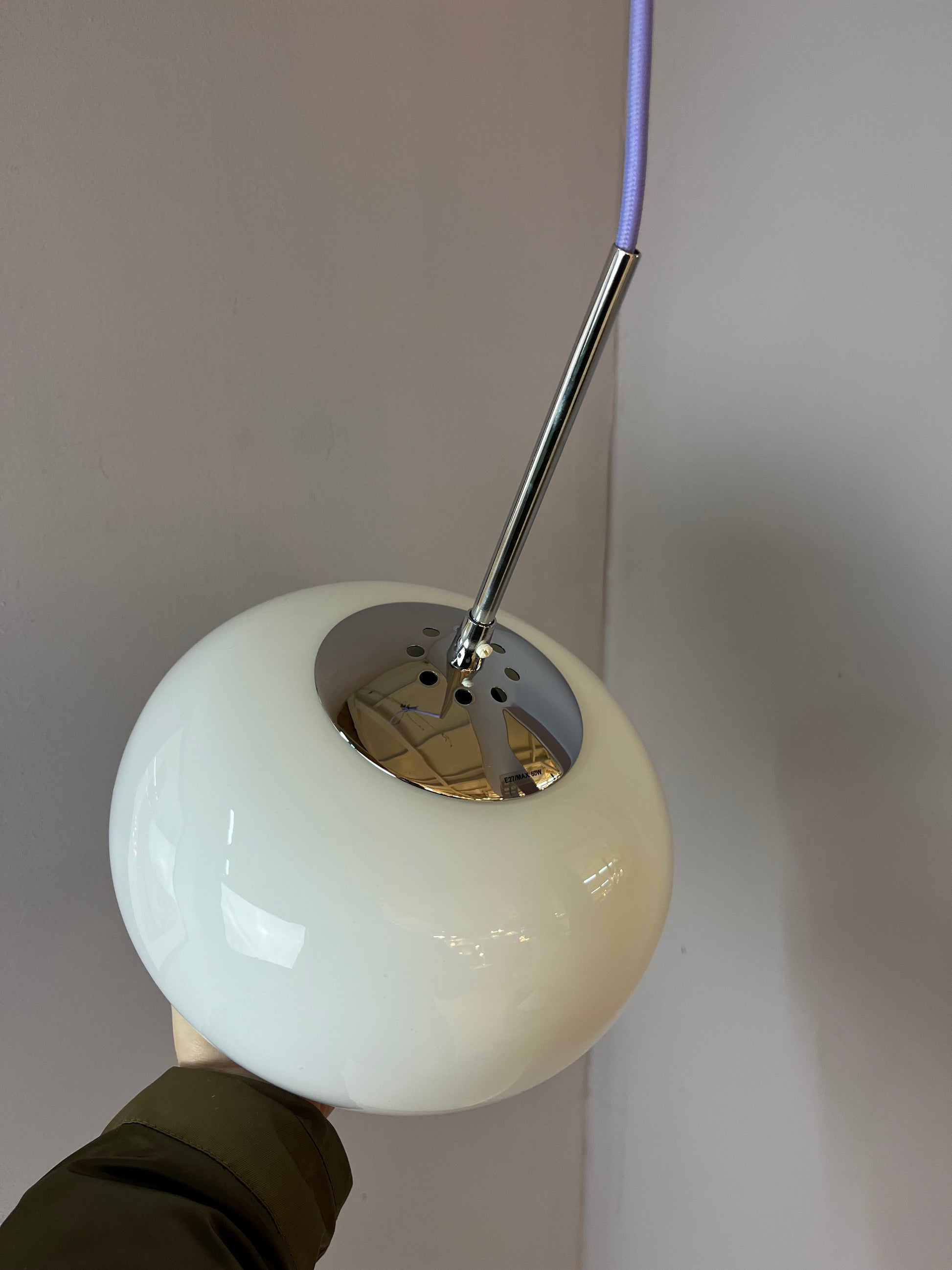 Hängelampe weiß Glas Chrom mit Stab