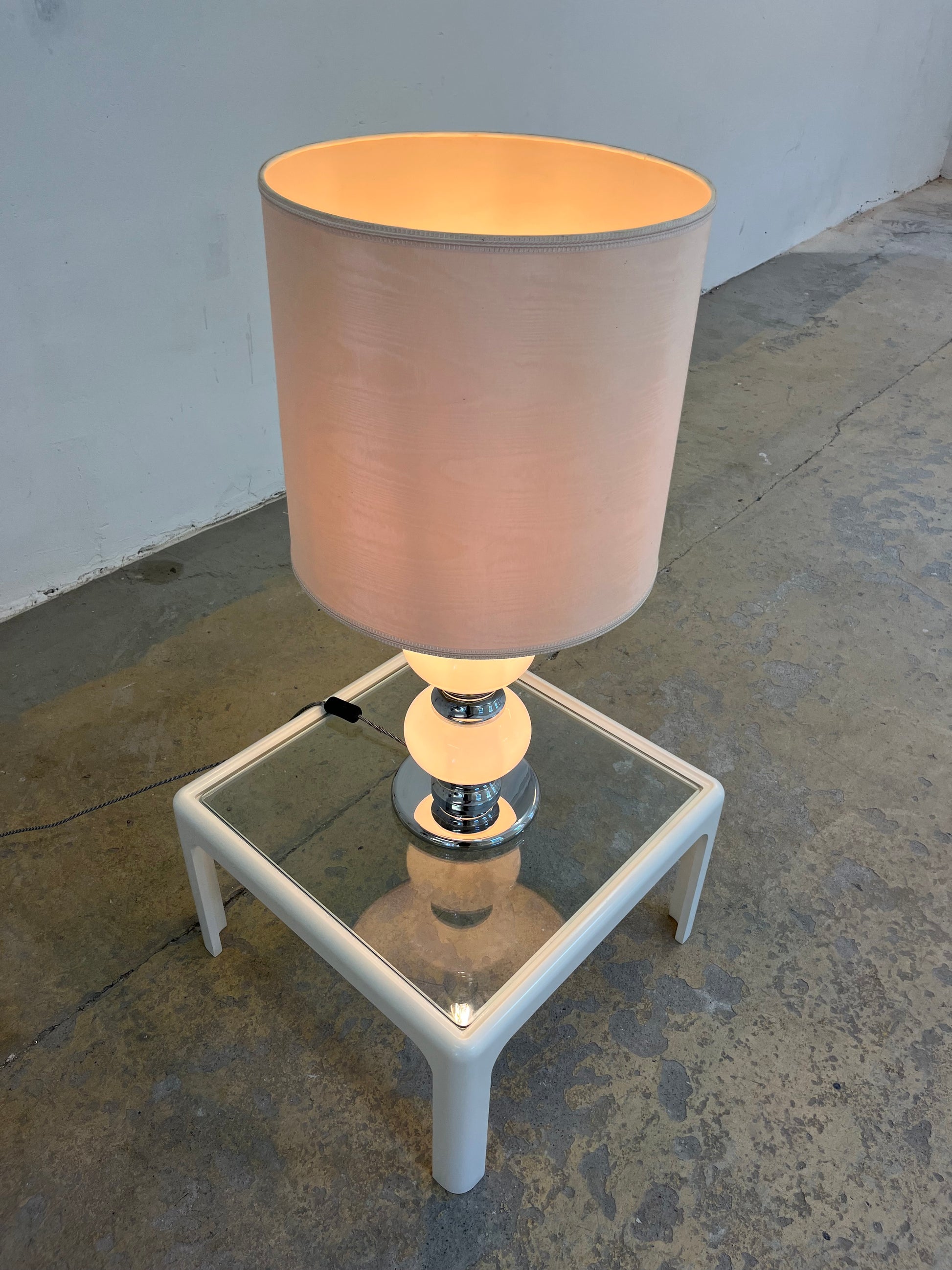 Tischlampe weiß Chrom Glas von Sölken
