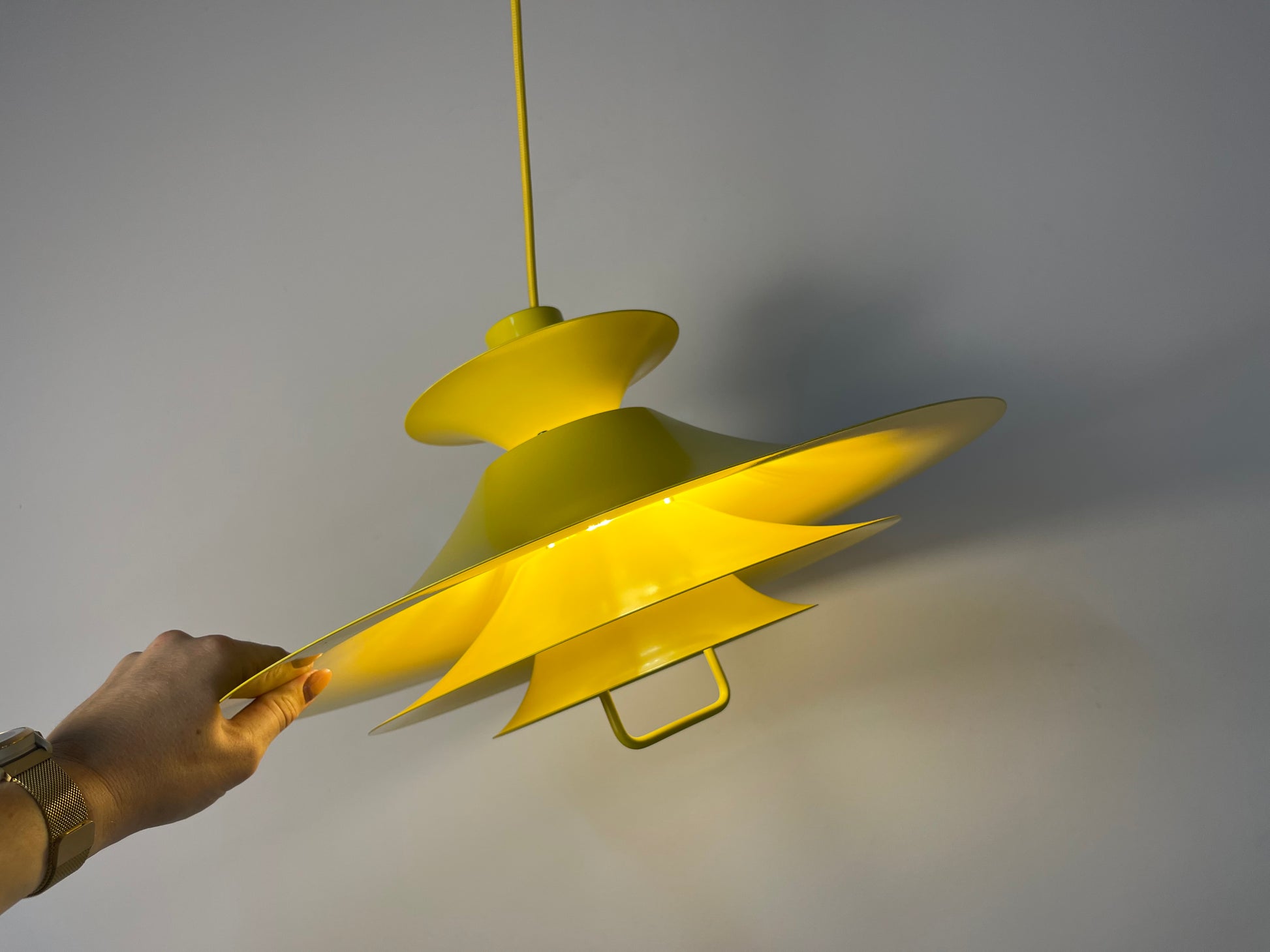 Lamellenlampe neu lackiert gelb aus Dänemark