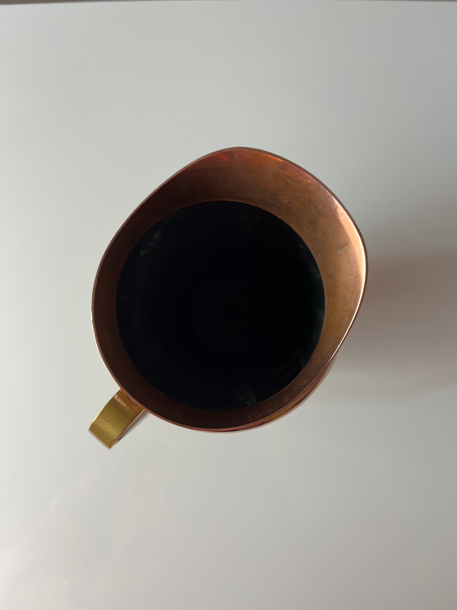 Krug Kupfer mit Holzgriff