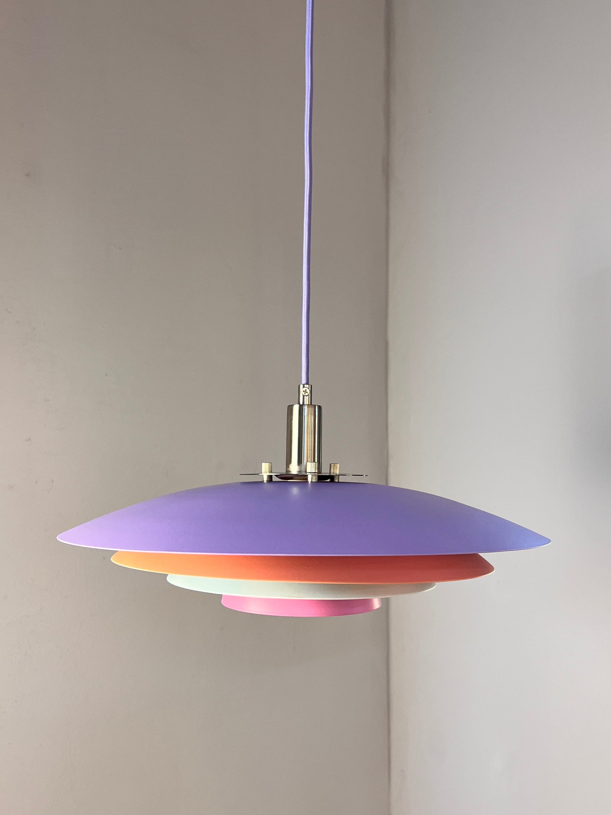 Lamellenlampe neu lackiert flieder peach pink aus Dänemark