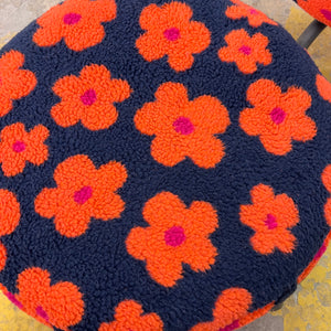 Set: Sessel & Hocker neu gepolstert aus der Serie The Natural Choice von Innovation Randers