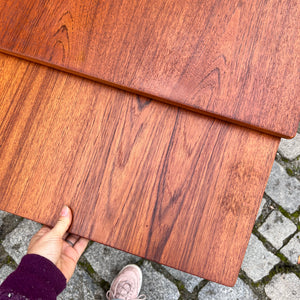 Esstisch Teak ausziehbar mit trapezförmigen Tischblättern