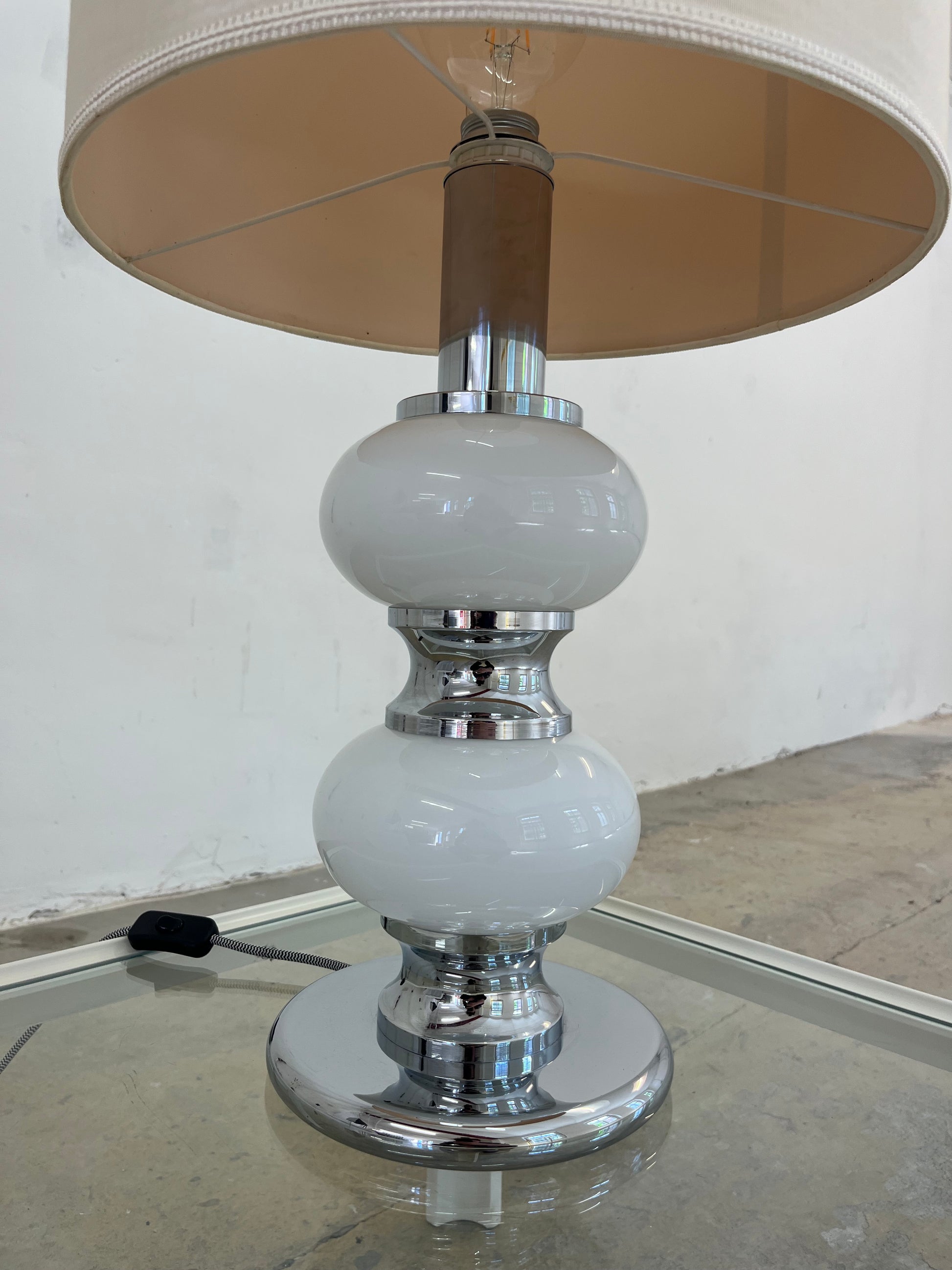 Tischlampe weiß Chrom Glas von Sölken
