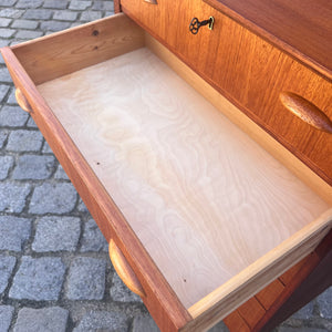 Kommode Teak mit Muschelgriffen aus Dänemark