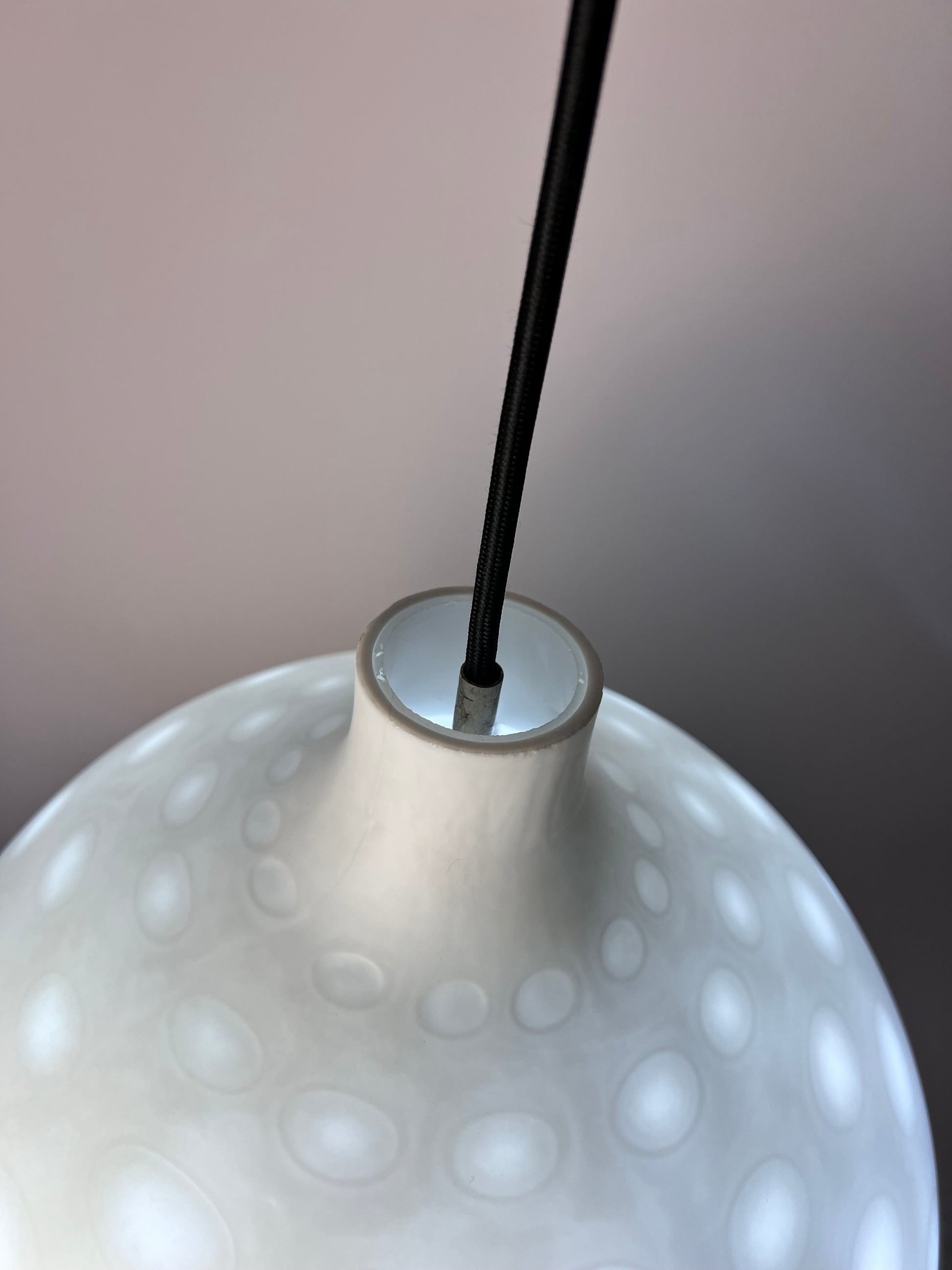 Hängelampe Modell Como Milchglas von Aloys Gangkofner für Peill & Putzler
