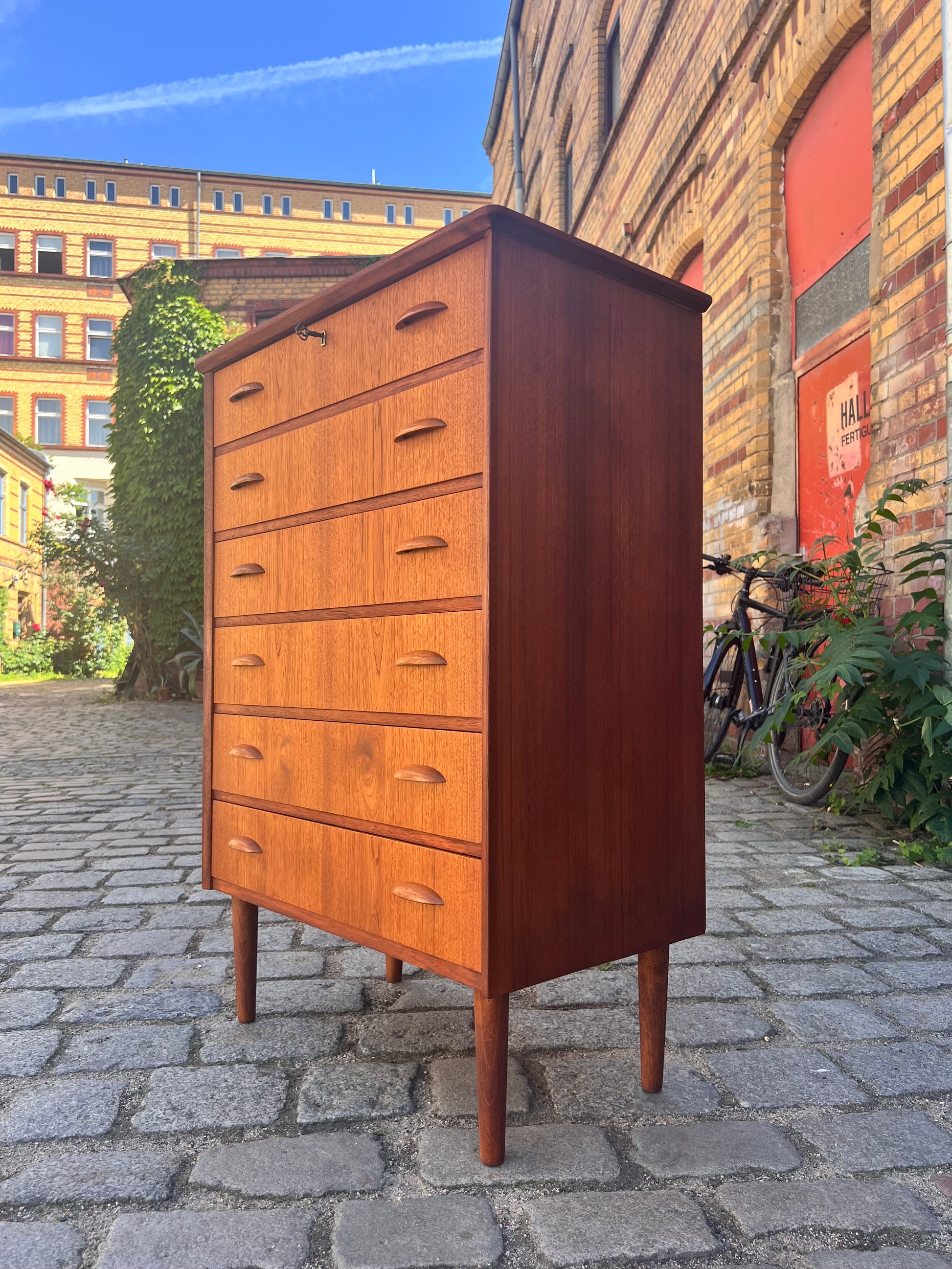 Kommode Teak mit Muschelgriffen aus Dänemark