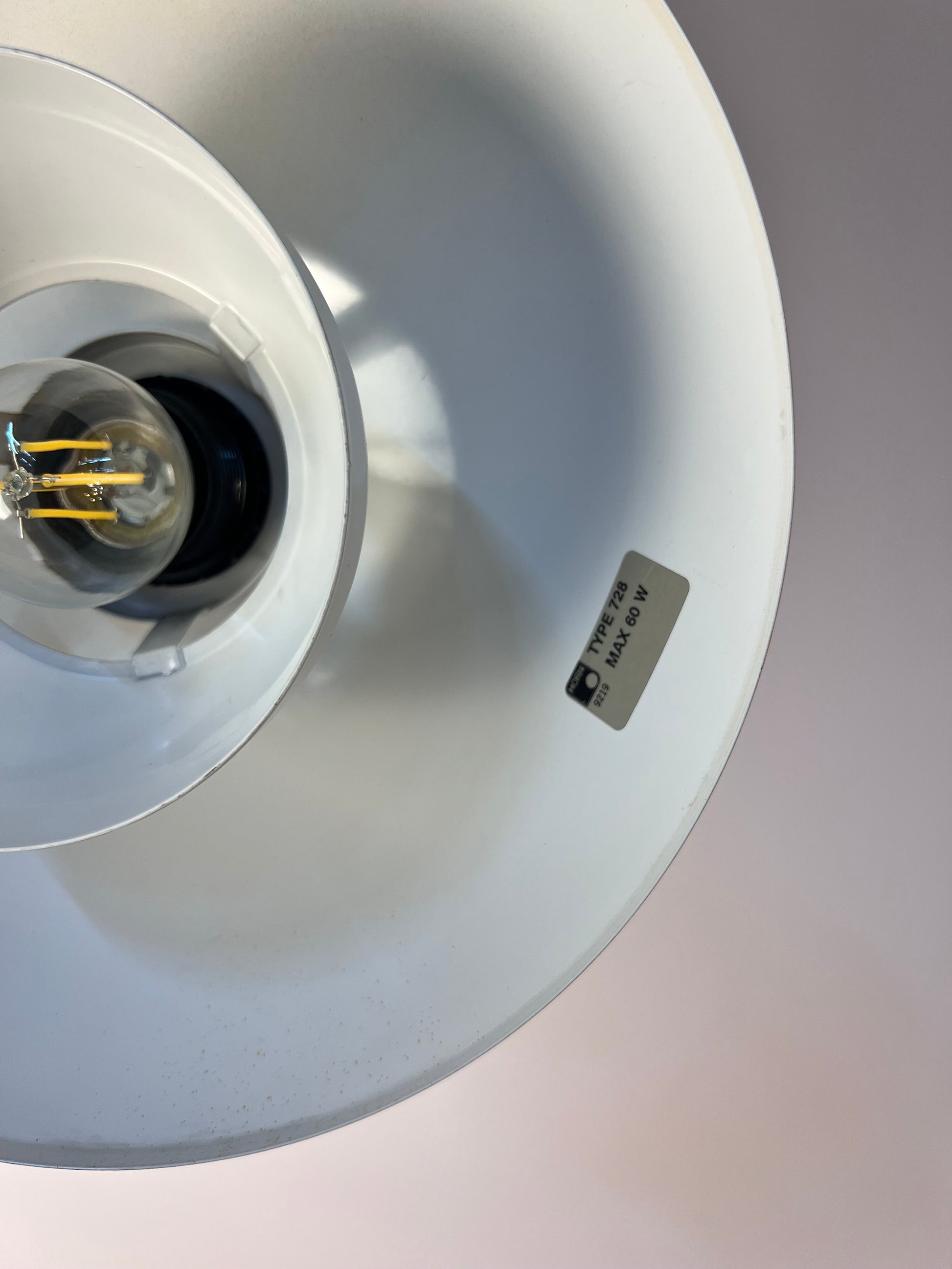 Lamellenlampe Typ 827 teils neu lackiert gelb weiß von Horn