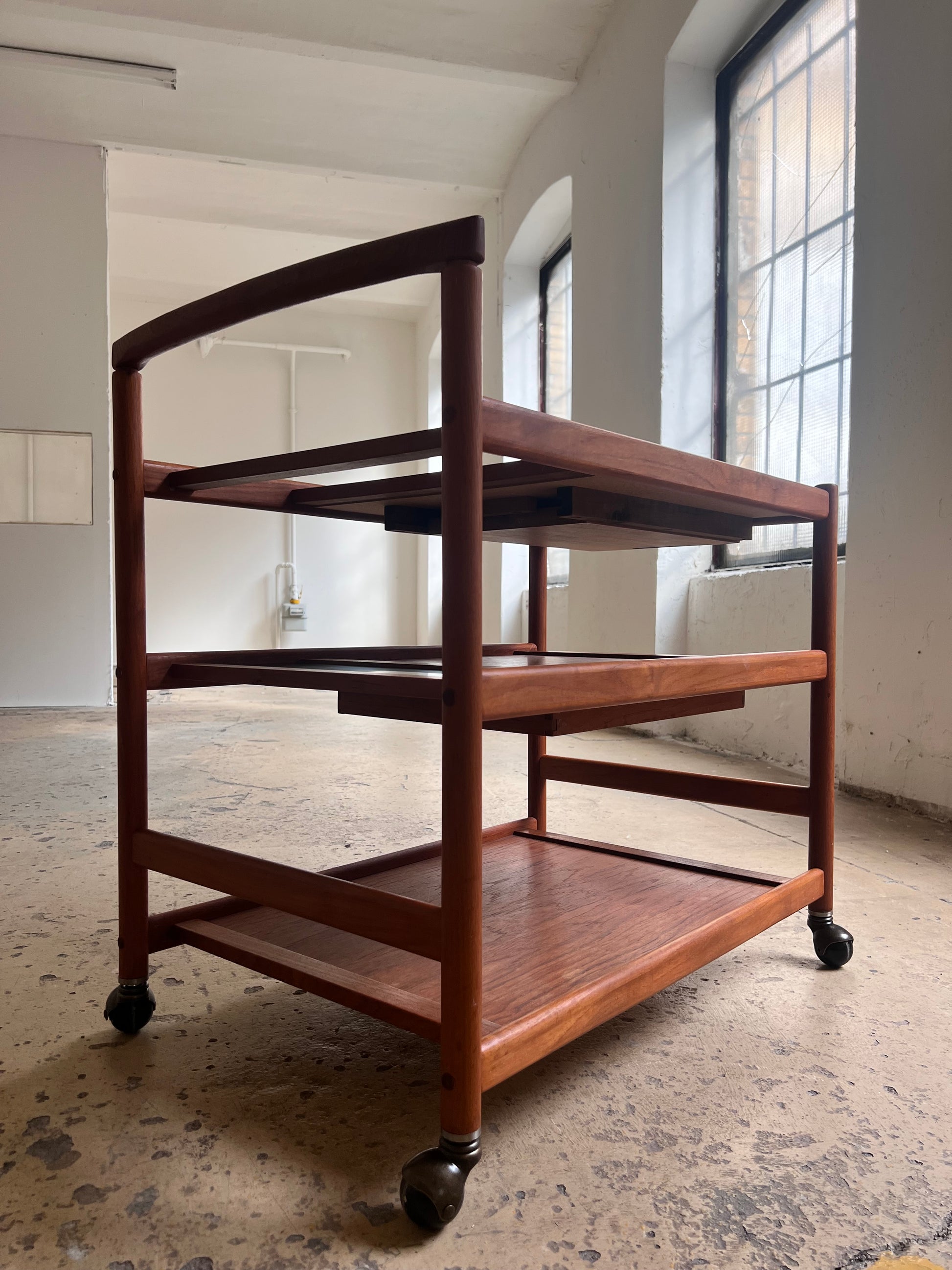 Barwagen Teak von Nissen Dänemark
