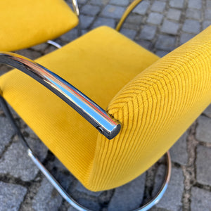 Freischwinger „Lens“ senfgelb Cord & Chrom von Giovanni Offredi für Saporiti Italia