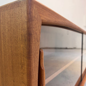 Sideboard Vitrine Teak mit Chromfüßen von Dyrlund