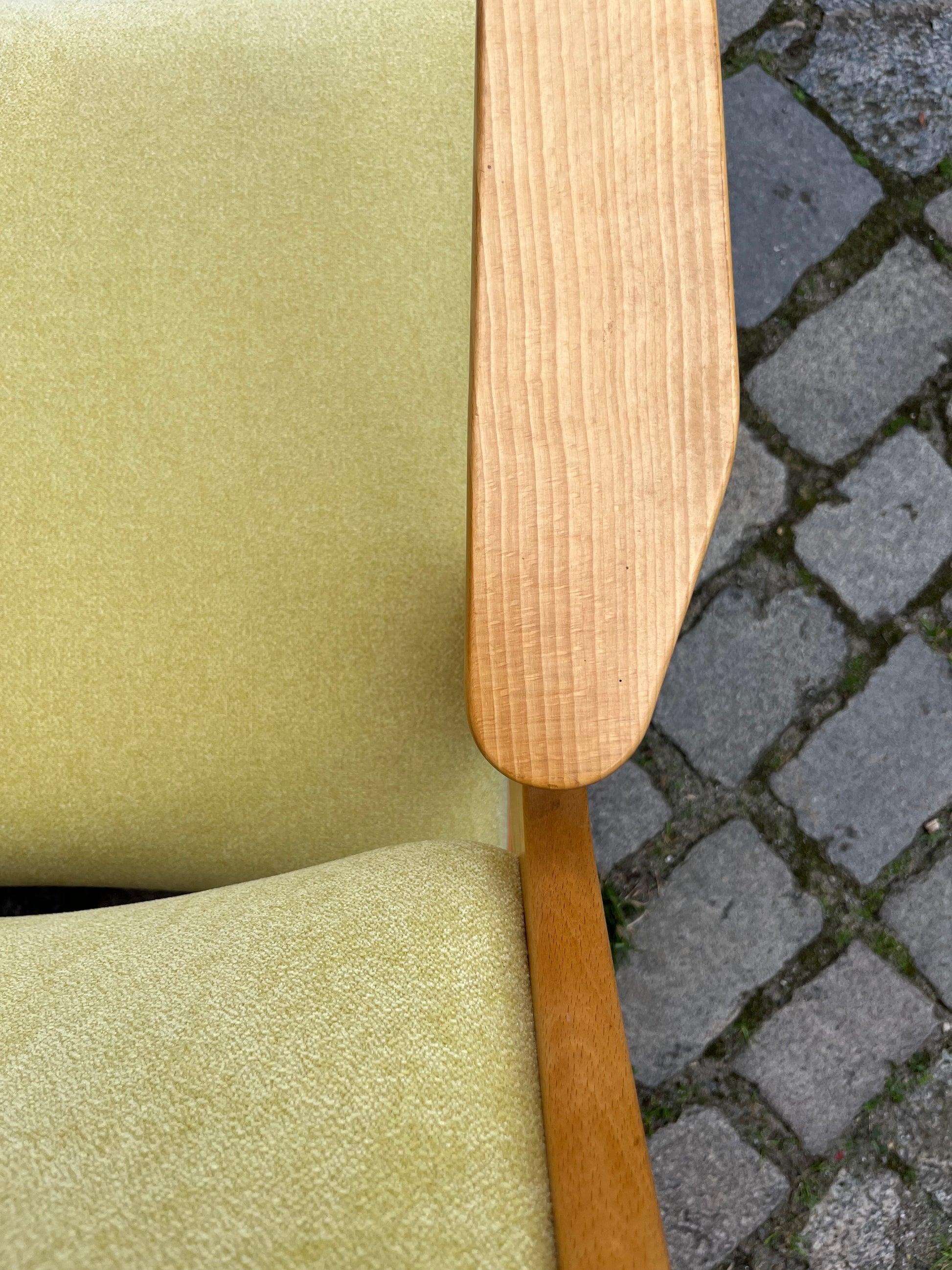 Sessel Z limettengrün neu gepolstert
