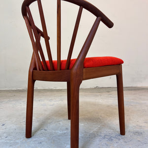 Armlehnstuhl Teak mit orangem Polster von J. L. Møllers Møbelfabrik