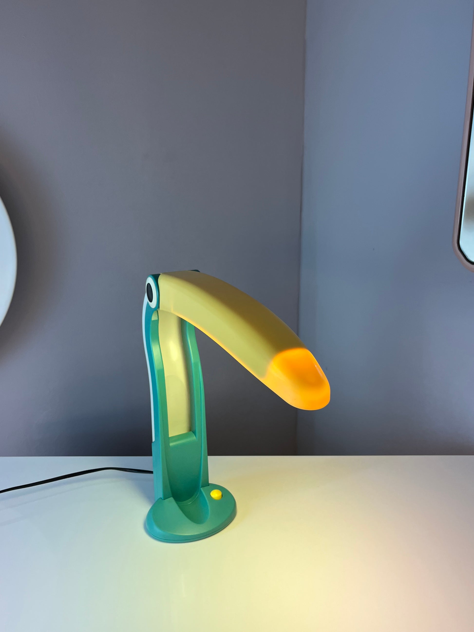Tischlampe Toucan groß grün gelb von H.T. Huang für Huangslite