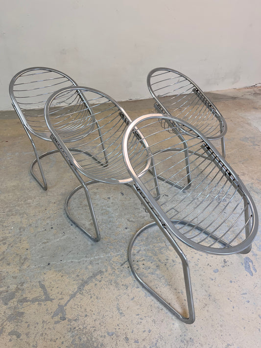 Freischwinger Modell Egg Chair mit Fell von Gastone Rinaldi