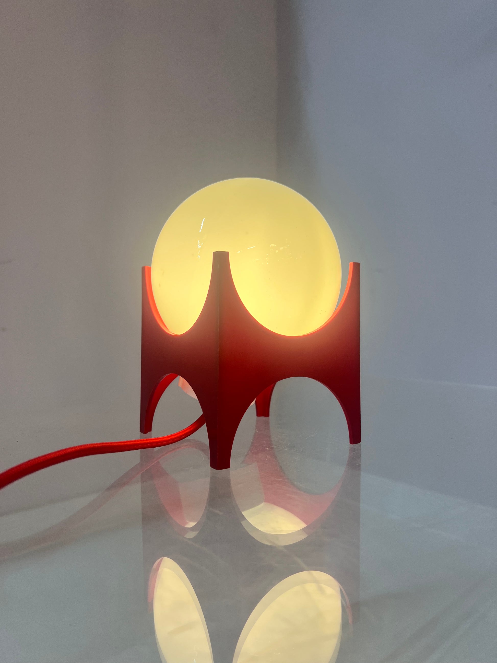 Tischlampe rot weiß von Richard Essig