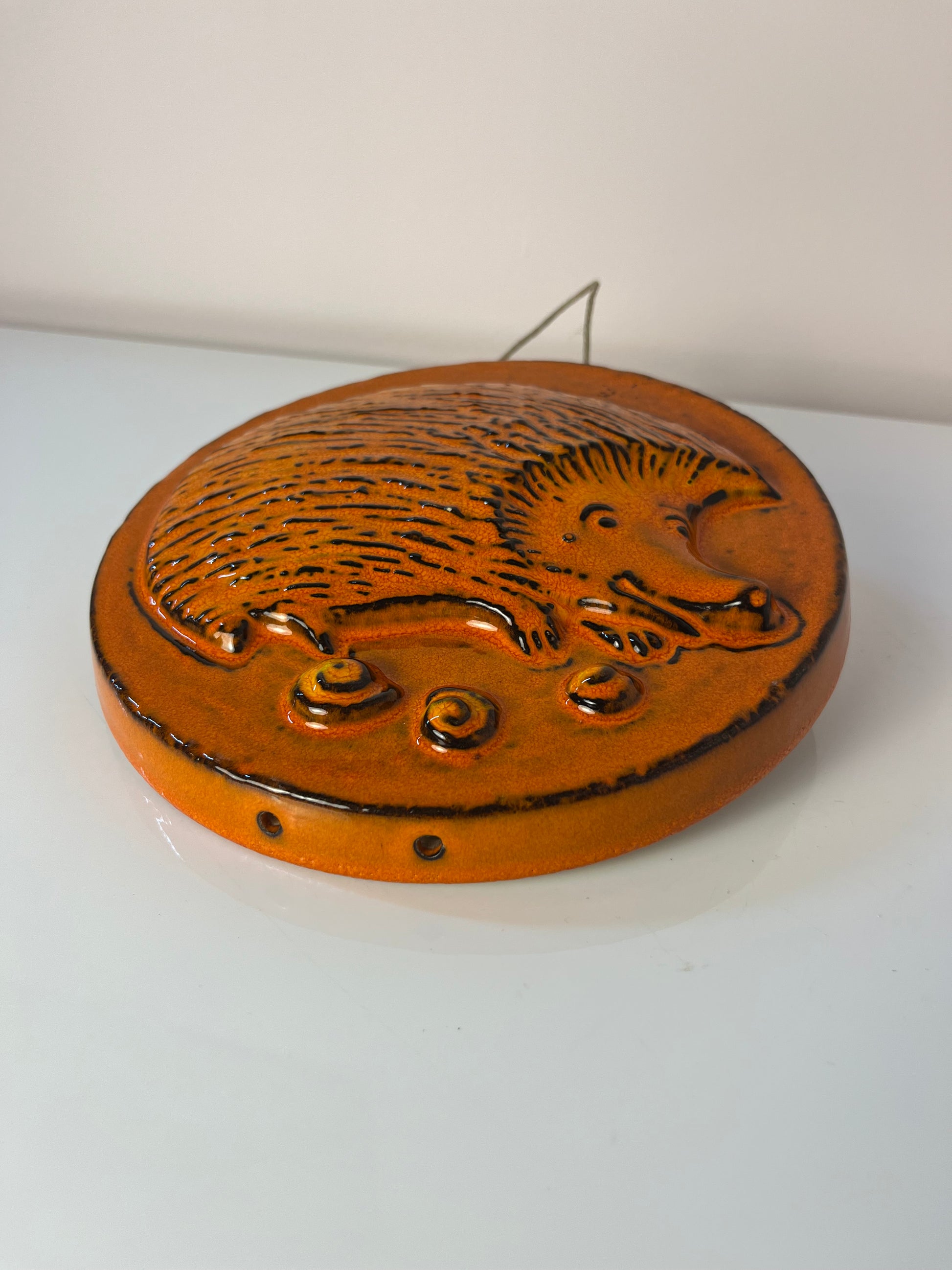 Set: Relief Wandteller Igel Pferd Fisch orange Keramik