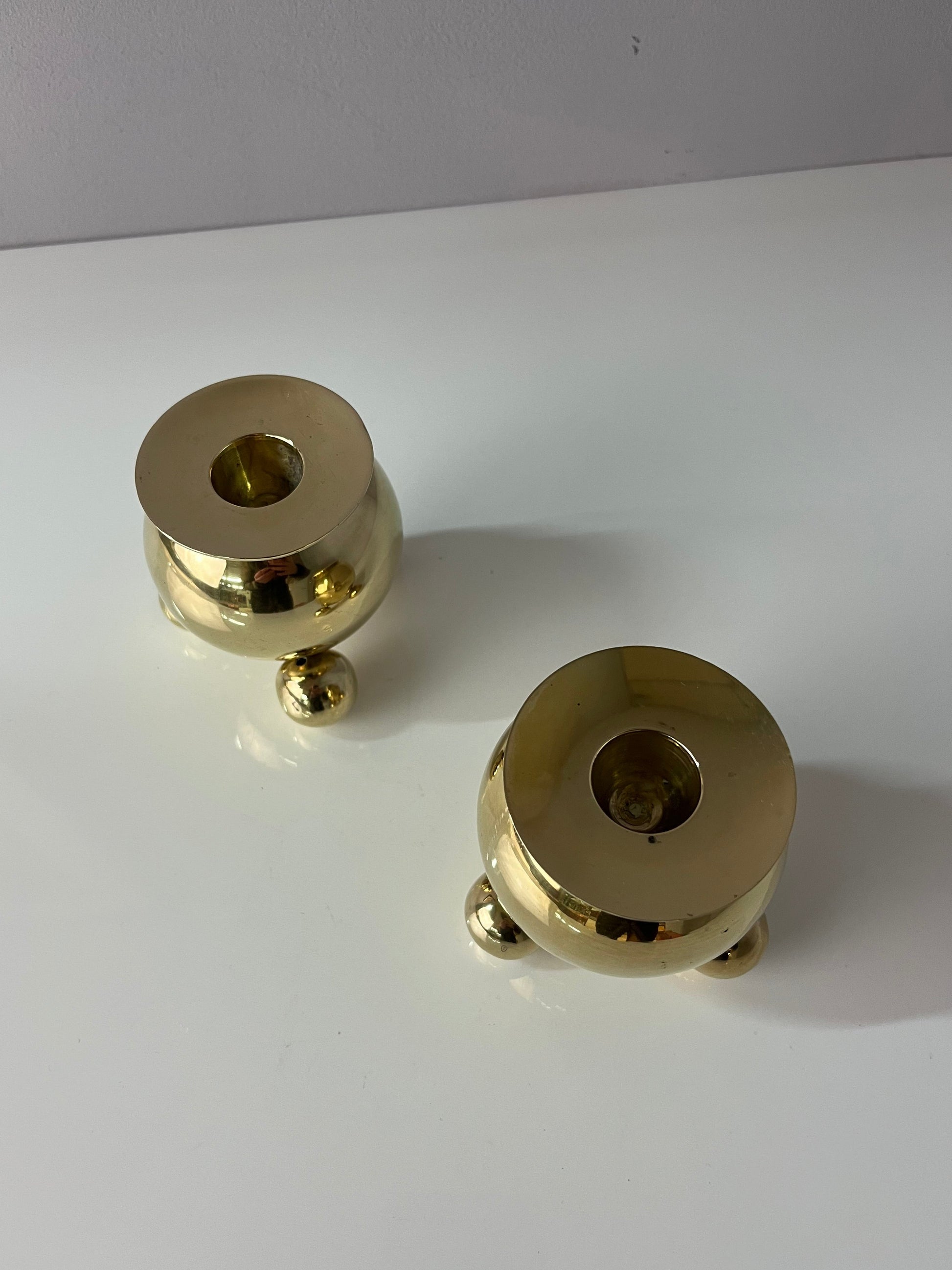 Set: 2x Kugel Kerzenständer Messing von Gusums Bruk