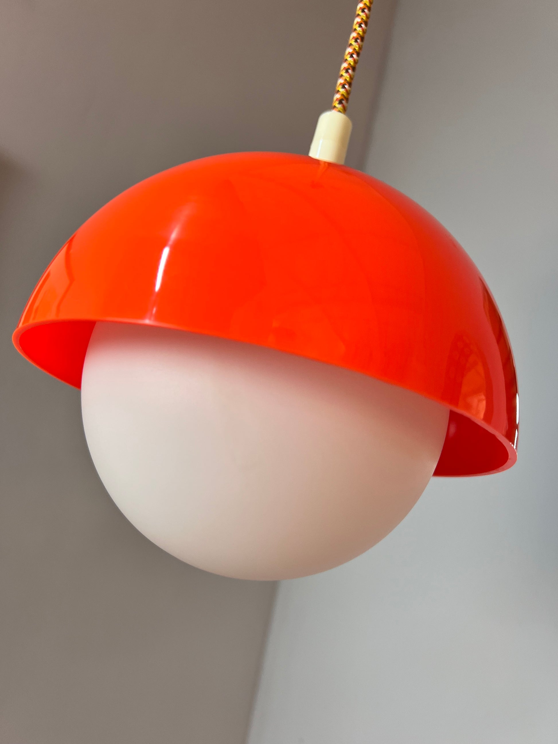 Hängelampe rot weiß Opalglas Kunststoff