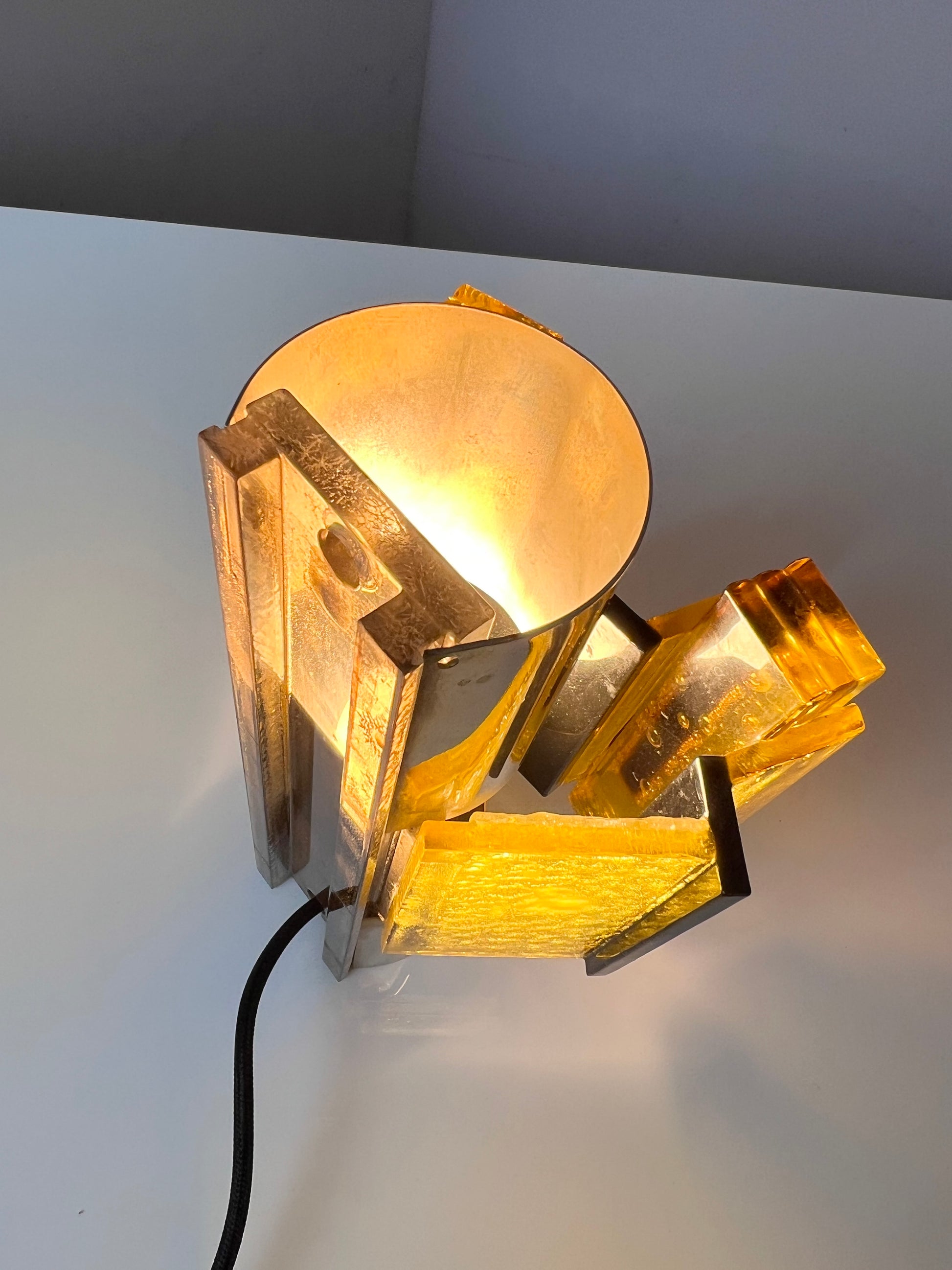 Wandlampe gelb schwarz von Claus Bolby für Cebo