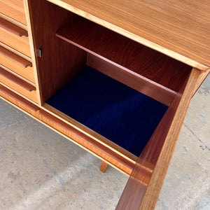 Sideboard Esche mit Schranktüren und Schubladen