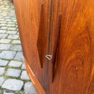 Kommodenschrank mit Flügeltüren & Schloss aus Dänemark