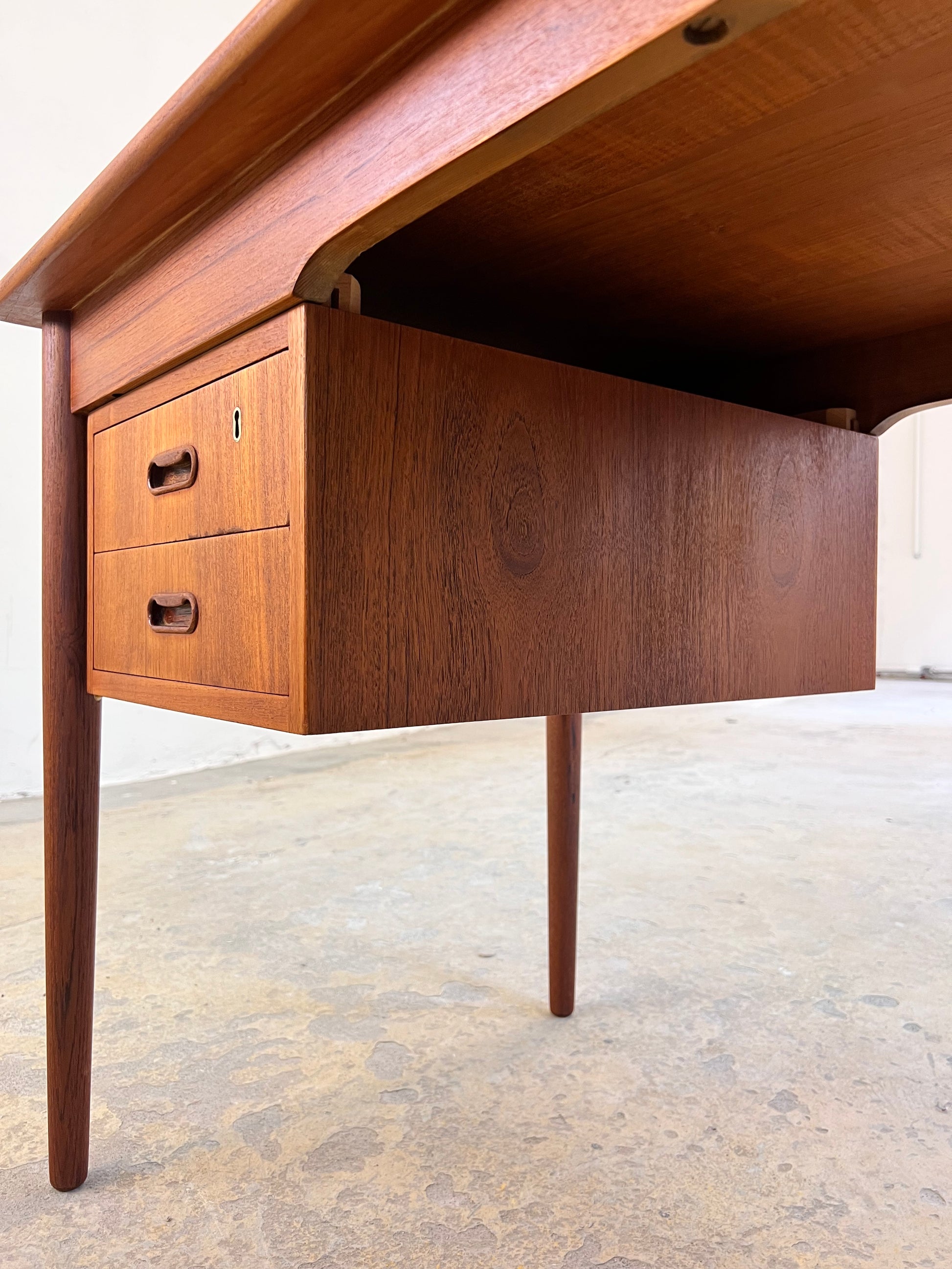 Schreibtisch Teak von „Kvalitet, Form & Funktion“ Dänemark