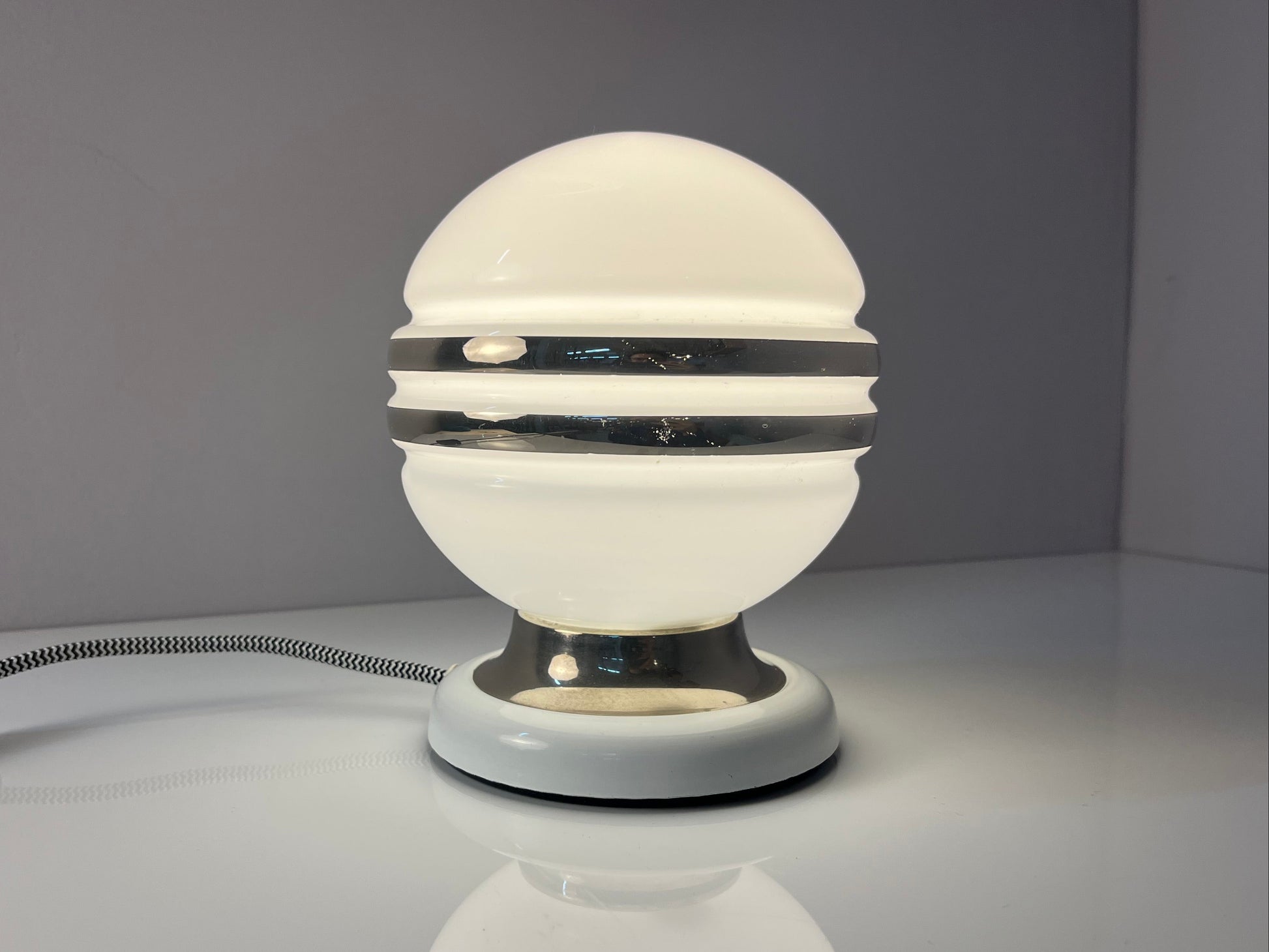 Kugel-Tischlampe weiß Chrom
