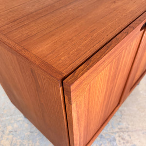 Kommode Teak mit Flügeltüren & neuen Chromfüßen von H. W. Klein für Bramin