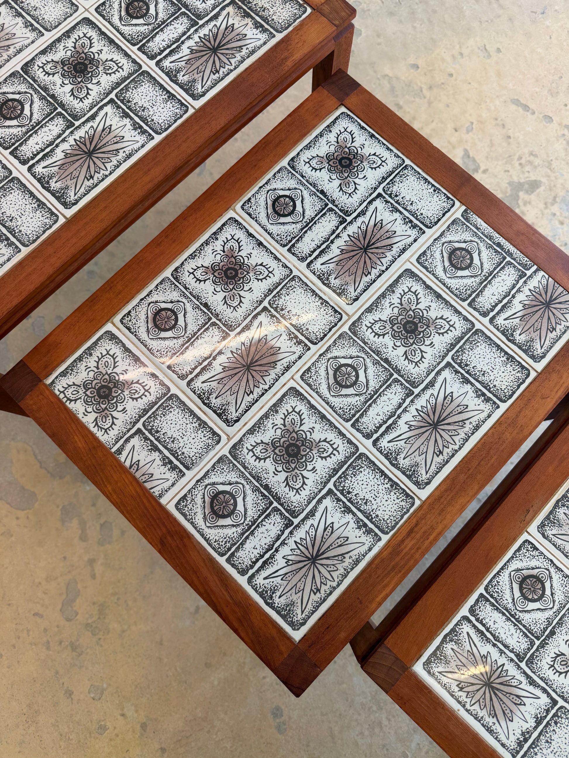 Set: 3 Satztische Teak & Fliesen aus Dänemark