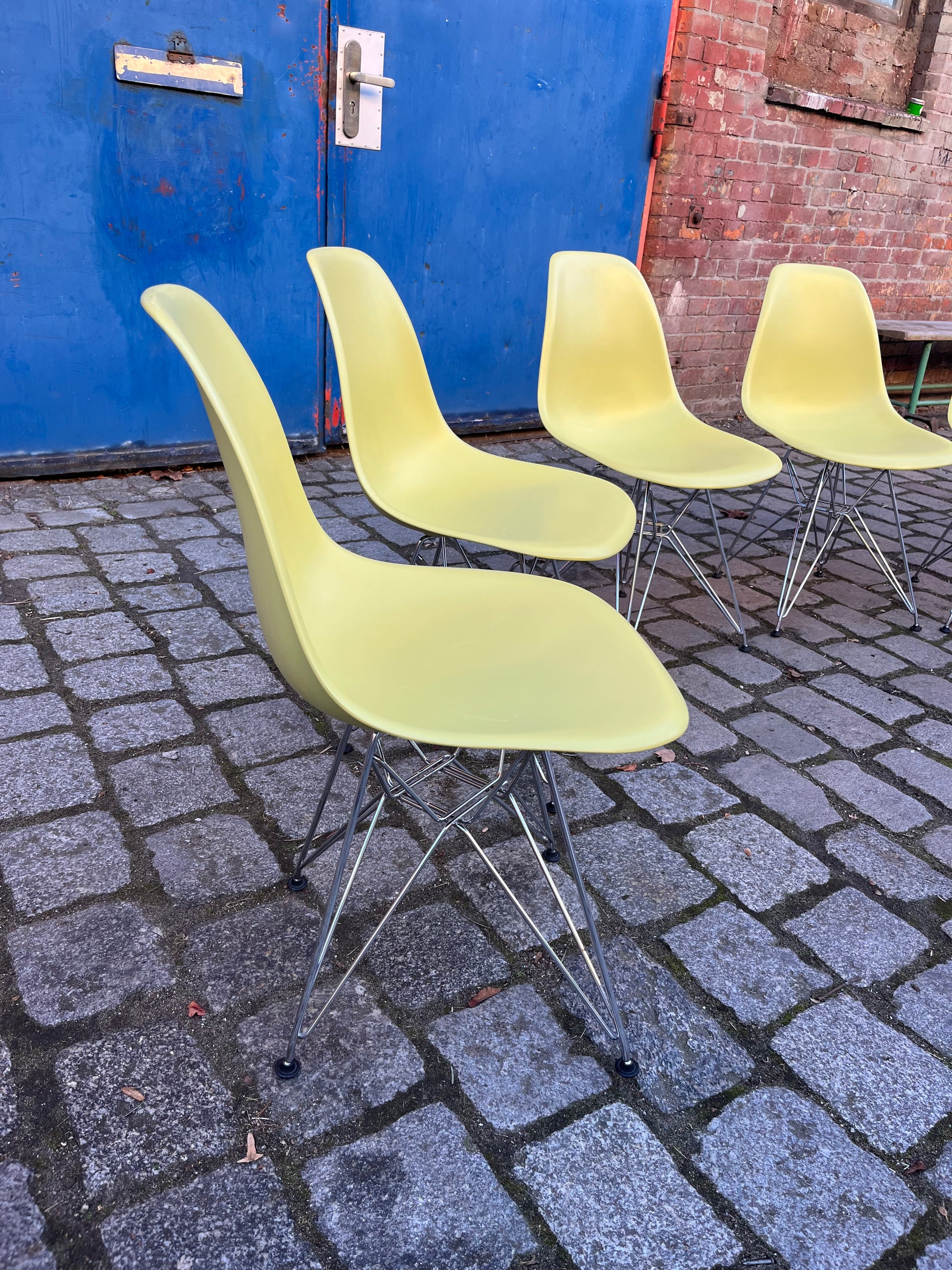 Plastic Side Chair DSR limettengrün Chrom von Ray & Charles Eames für Vitra