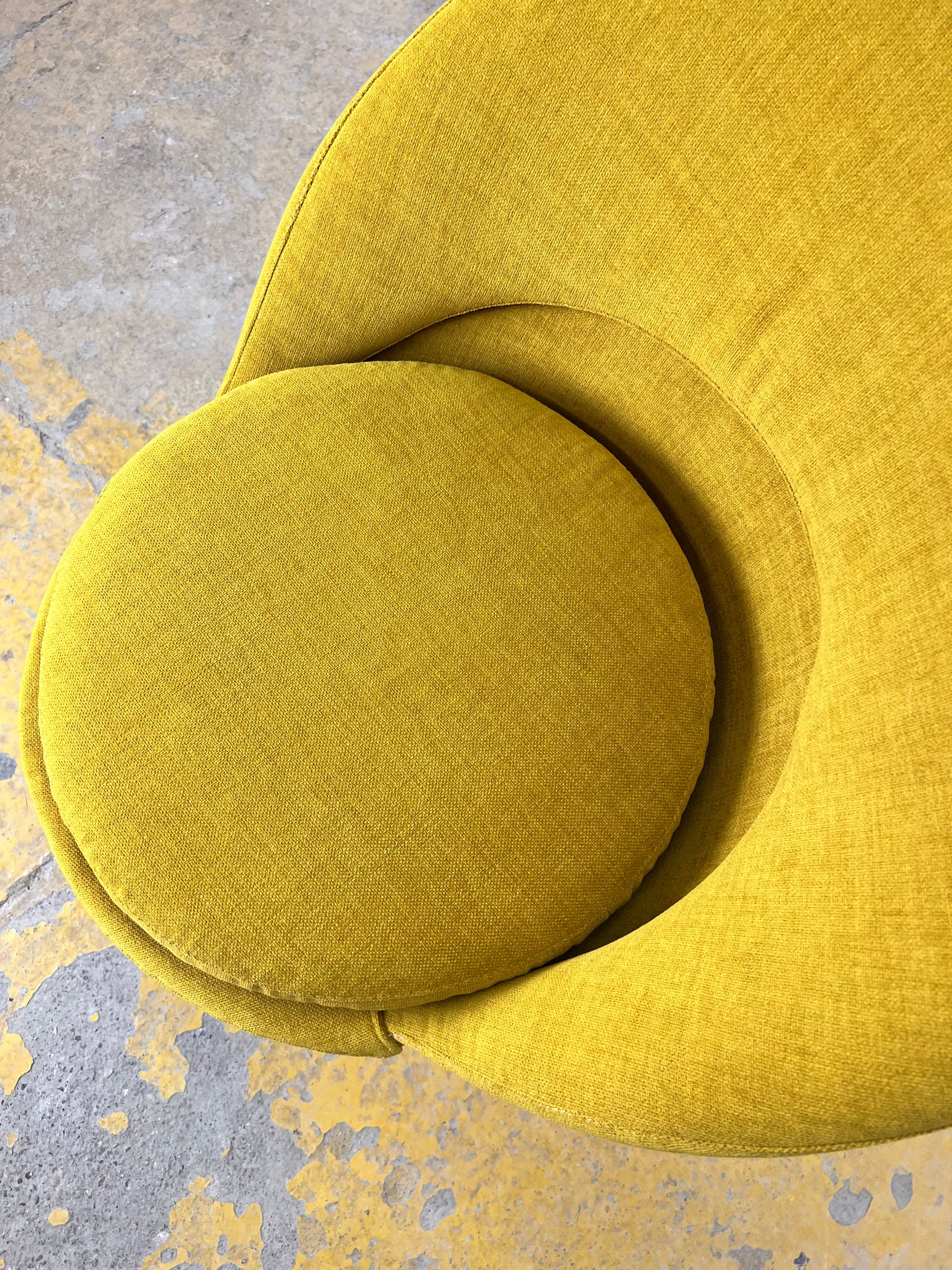 „Cone Chair“ gelb von Verner Panton neu bezogen