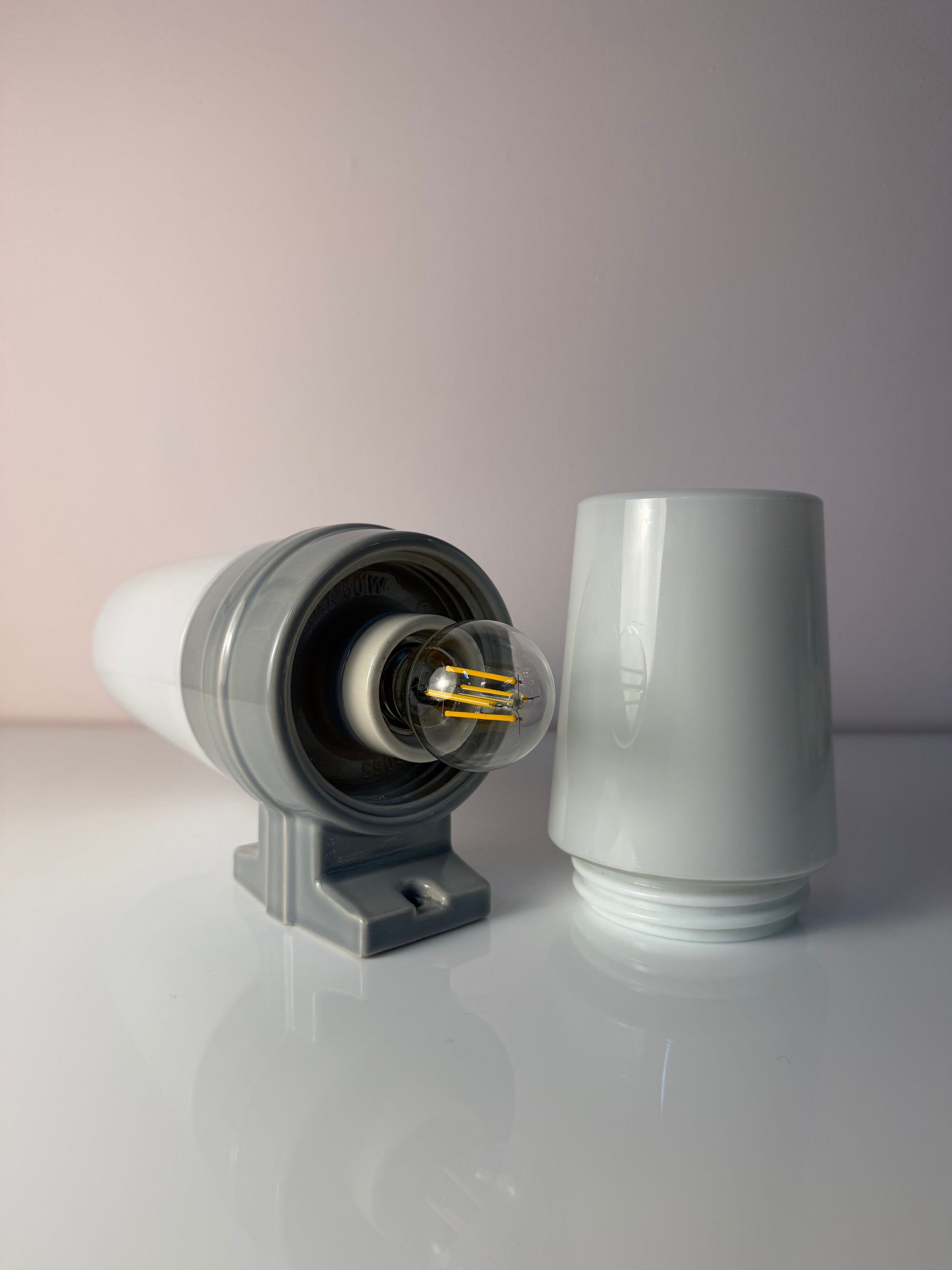 Wandlampe Modell 6065 grau von Sigvard Bernadotte für Ifö