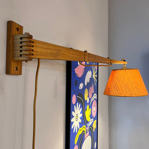 Wandlampe mit Gelenkarm Teak und braun orangenem Schirm