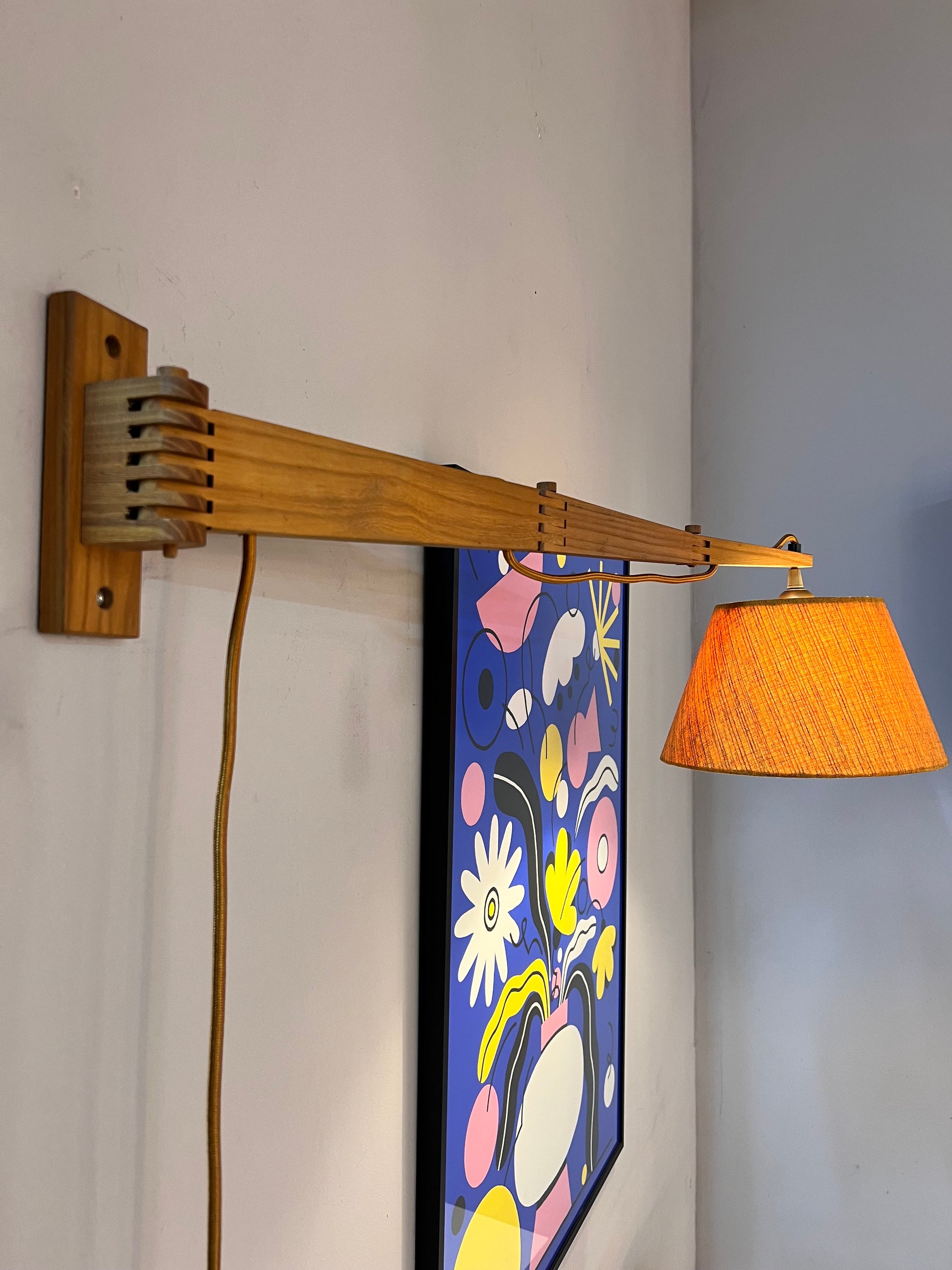 Wandlampe mit Gelenkarm Teak und braun orangenem Schirm