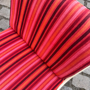Sessel 70er pink gestreift