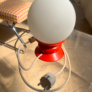 Tischlampe rot Opalglas von Temde