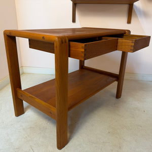 Beistelltisch Teak mit Schubladen & Ablage aus Dänemark