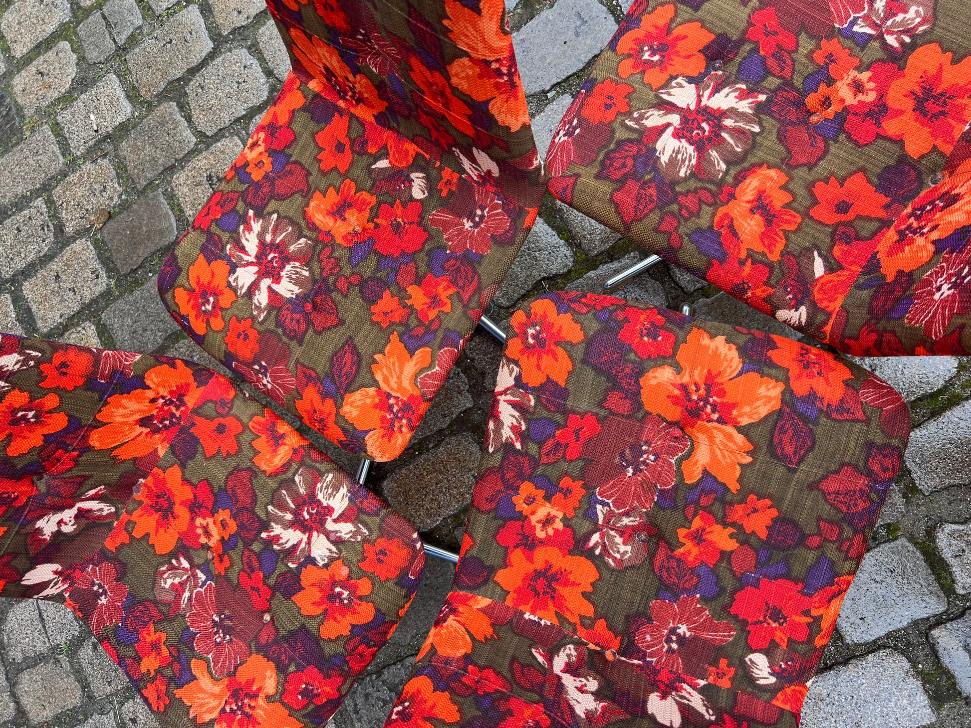 Set: 4x Drehstuhl rot floral von EKA Wohnmöbel