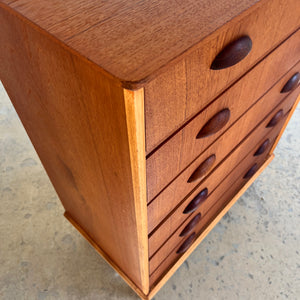 Kommode Teak mit Details in Eiche & Muschelgriffen aus Dänemark
