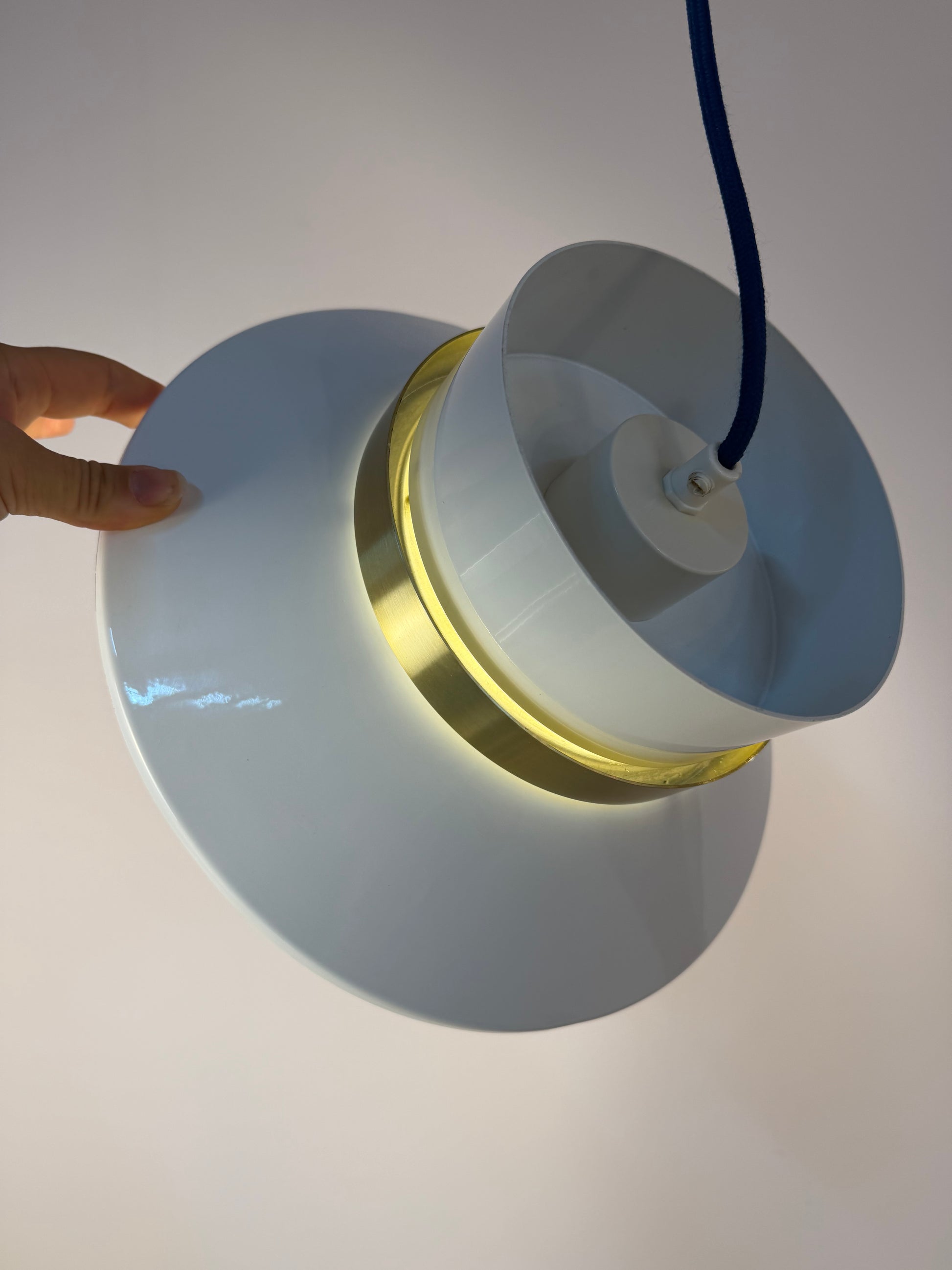 Lamellenlampe Hochglanz weiß Messing aus Dänemark