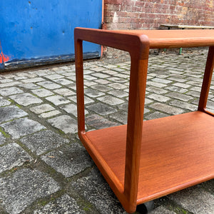 Couchtisch Teak mit Rollen von Korup