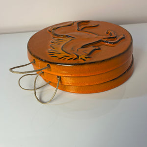 Set: Relief Wandteller Igel Pferd Fisch orange Keramik
