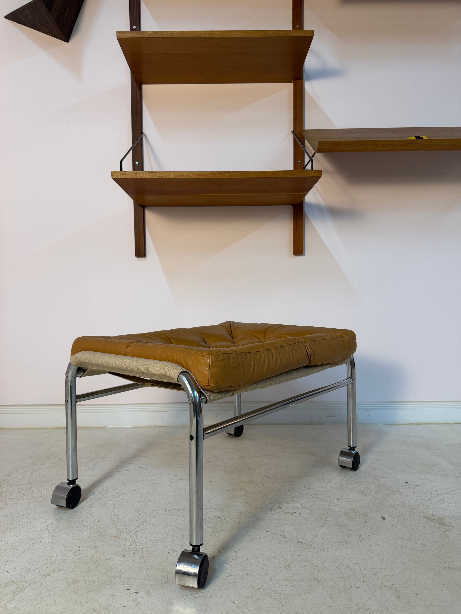 Hocker Modell Bore cognac Chrom von Noboru Nakamura für IKEA