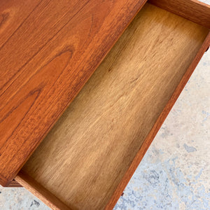 Kommode Teak mit neuen Chromfüßen von H. W. Klein für Bramin