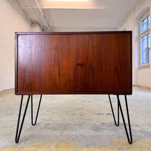 Kommode Teak auf Hairpinlegs aus Dänemark