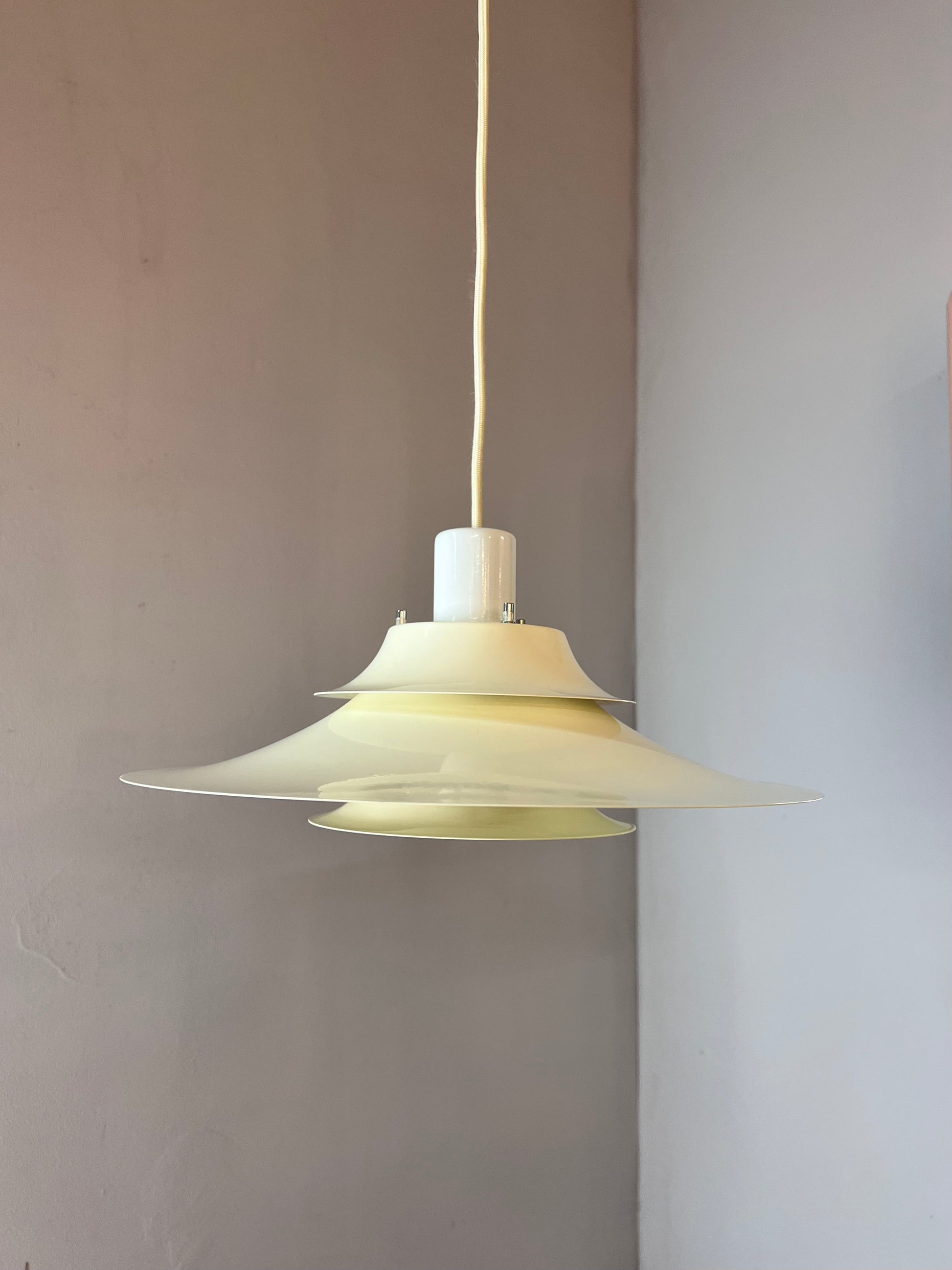 Dänische Lamellenlampe cremeweiss