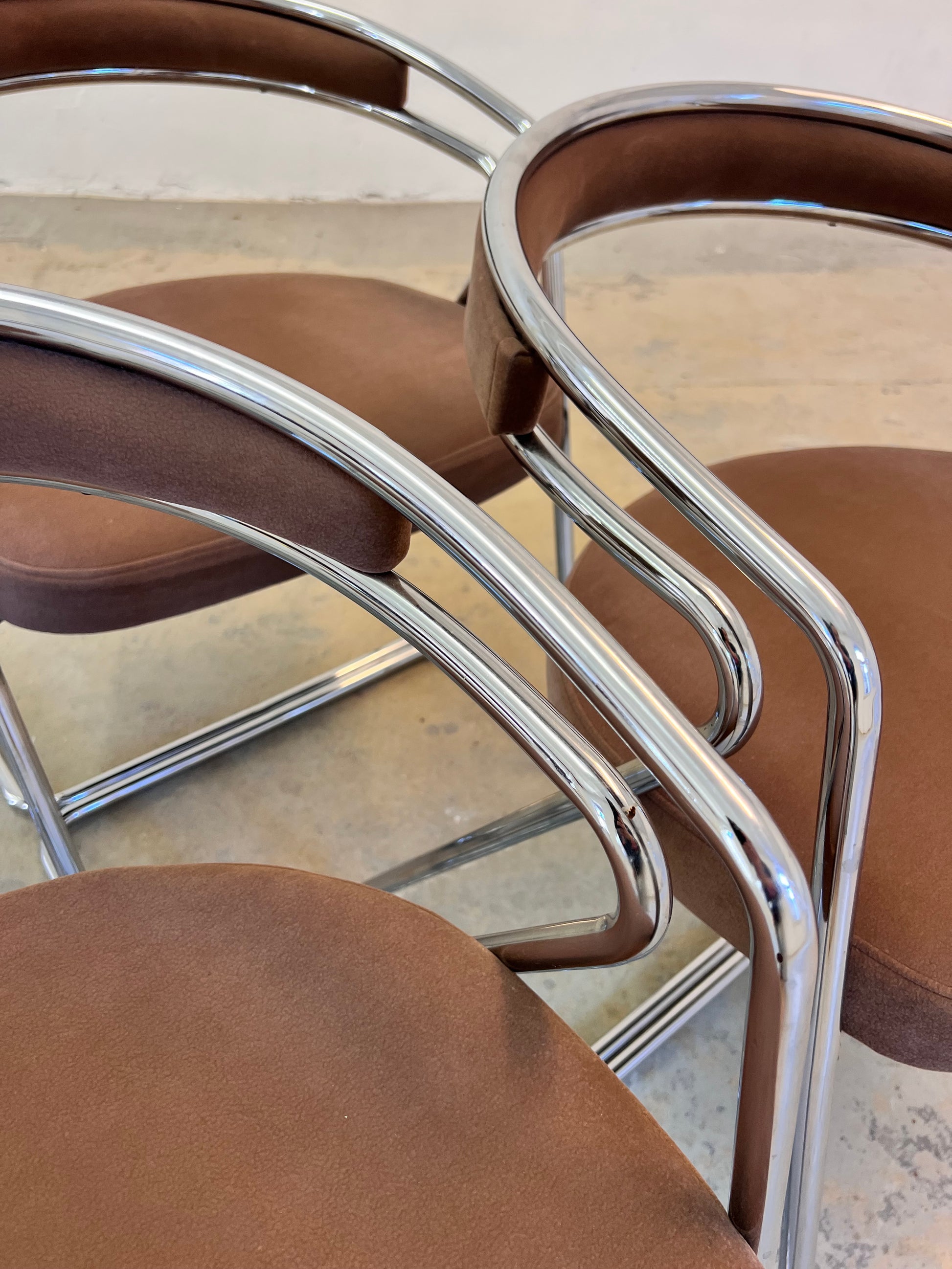 Set: 4x Polsterstuhl Chrom mit braunem Velour