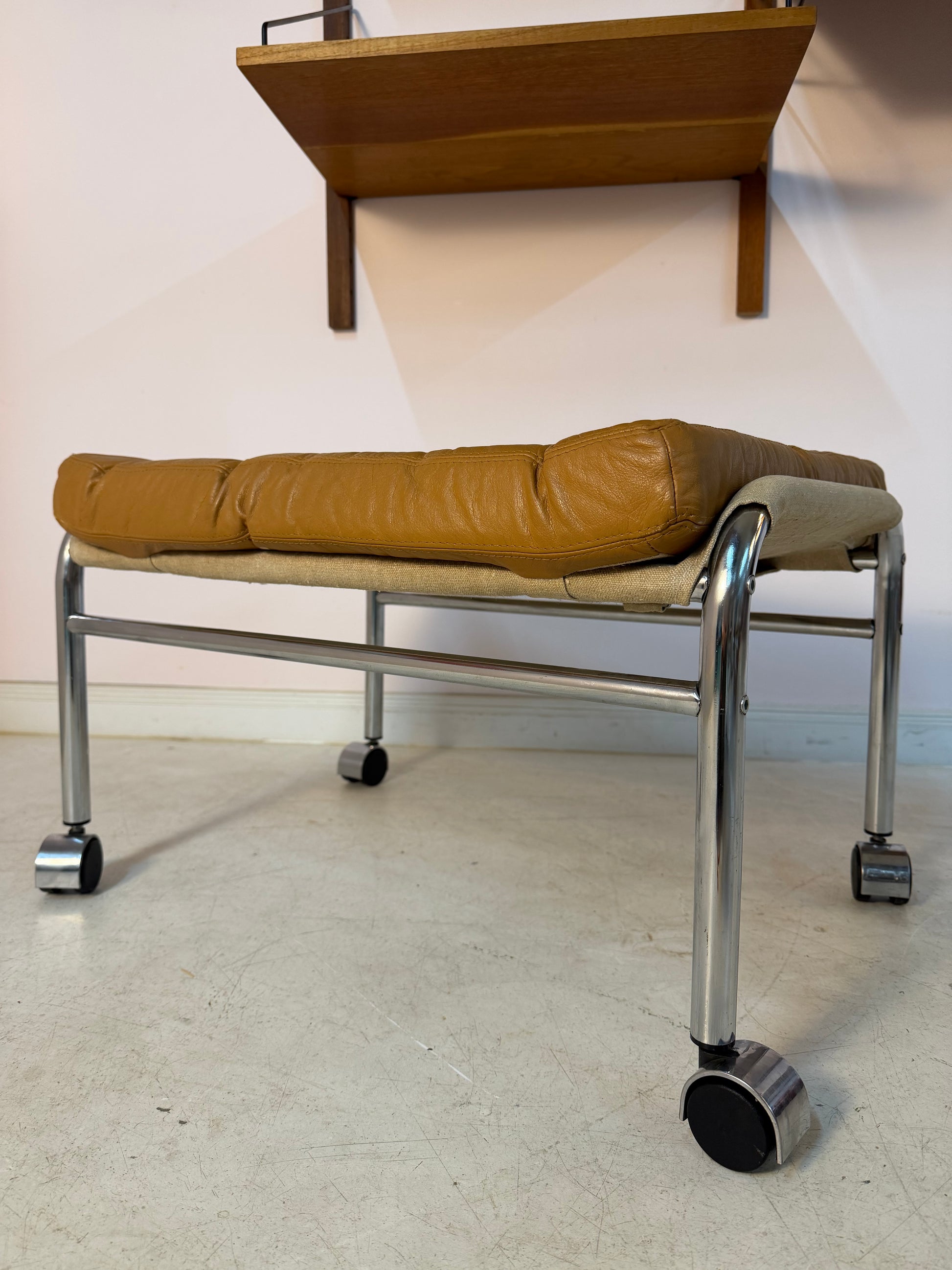 Hocker Modell Bore cognac Chrom von Noboru Nakamura für IKEA